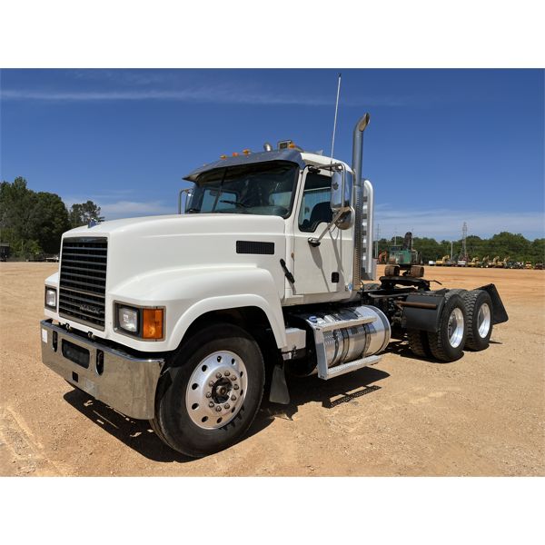 2014 MACK CHU613 Day Cab Truck
