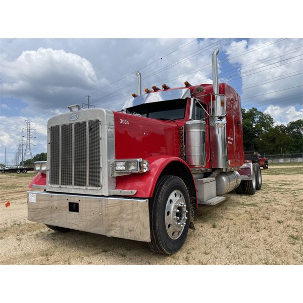 2000 PETERBILT 379 Sleeper Truck