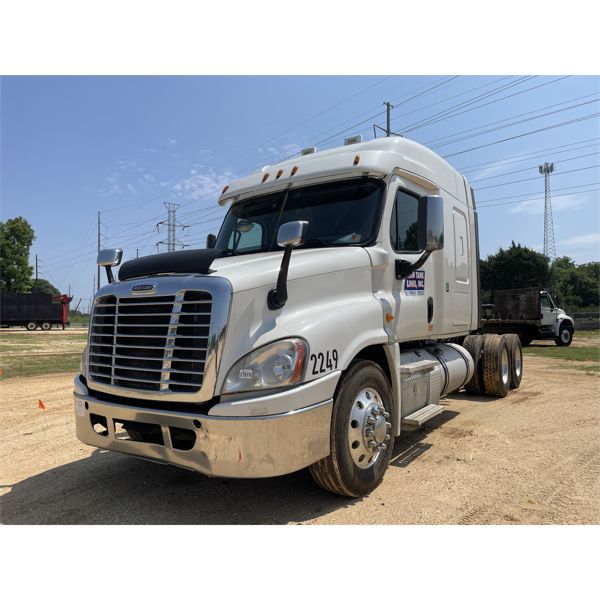 2014 FREIGHTLINER  Sleeper Truck