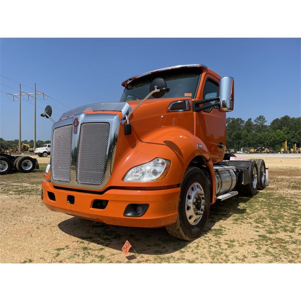 2020 KENWORTH T680 Day Cab Truck