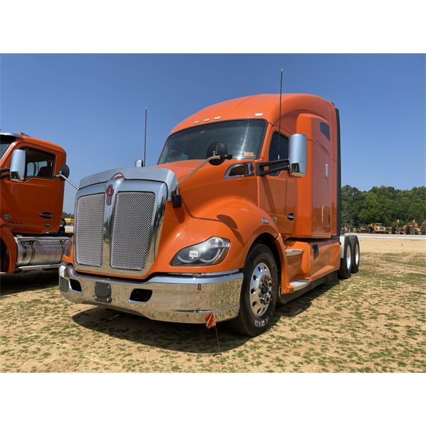 2019 KENWORTH T680 Sleeper Truck