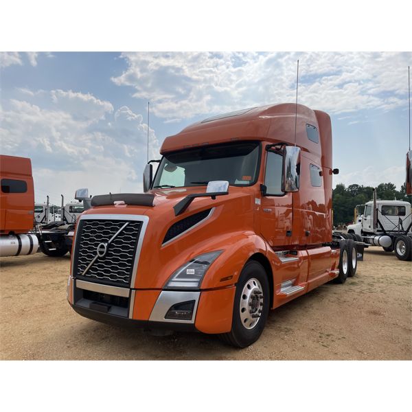 2019 VOLVO VNL Sleeper Truck