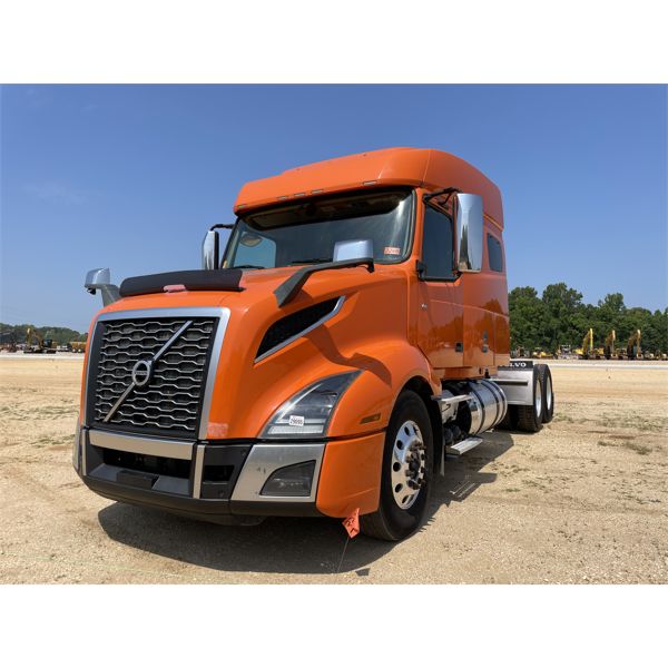 2019 VOLVO VNL Sleeper Truck