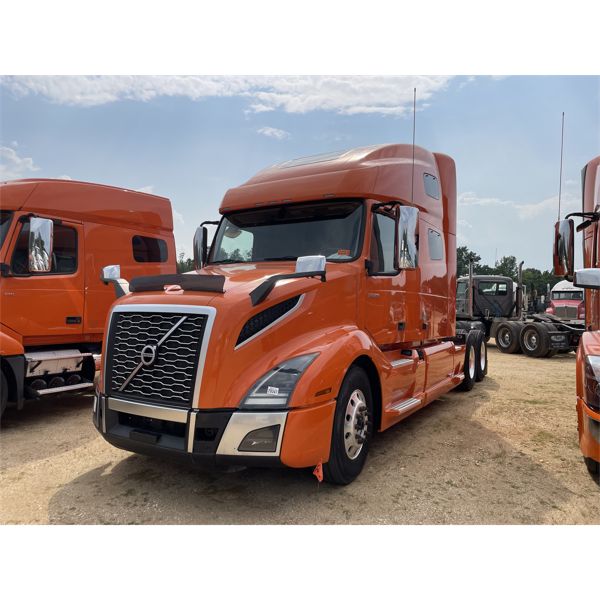 2019 VOLVO VNL Sleeper Truck
