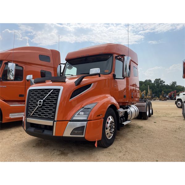 2019 VOLVO VNL Sleeper Truck