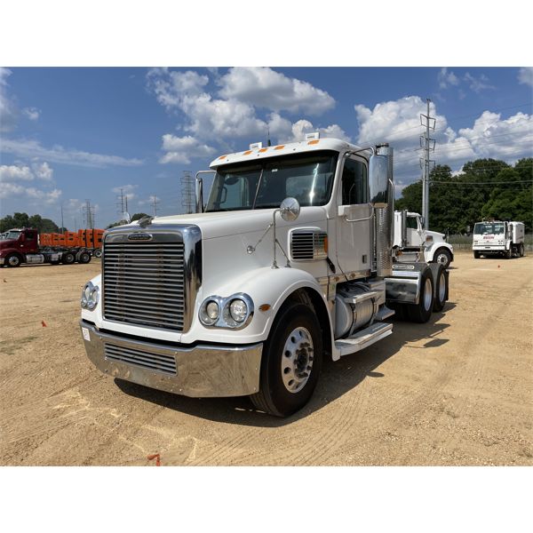2018 FREIGHTLINER CORONADO 122SD Day Cab Truck