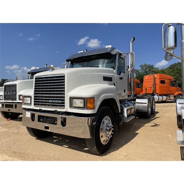 2018 MACK CHU613 Day Cab Truck