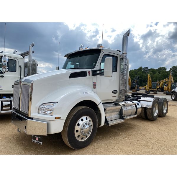 2023 KENWORTH T880 Day Cab Truck