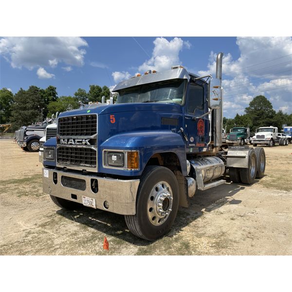 2021 MACK PI64T Day Cab Truck