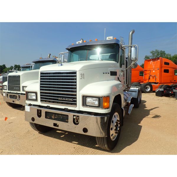 2018 MACK CHU613 Day Cab Truck