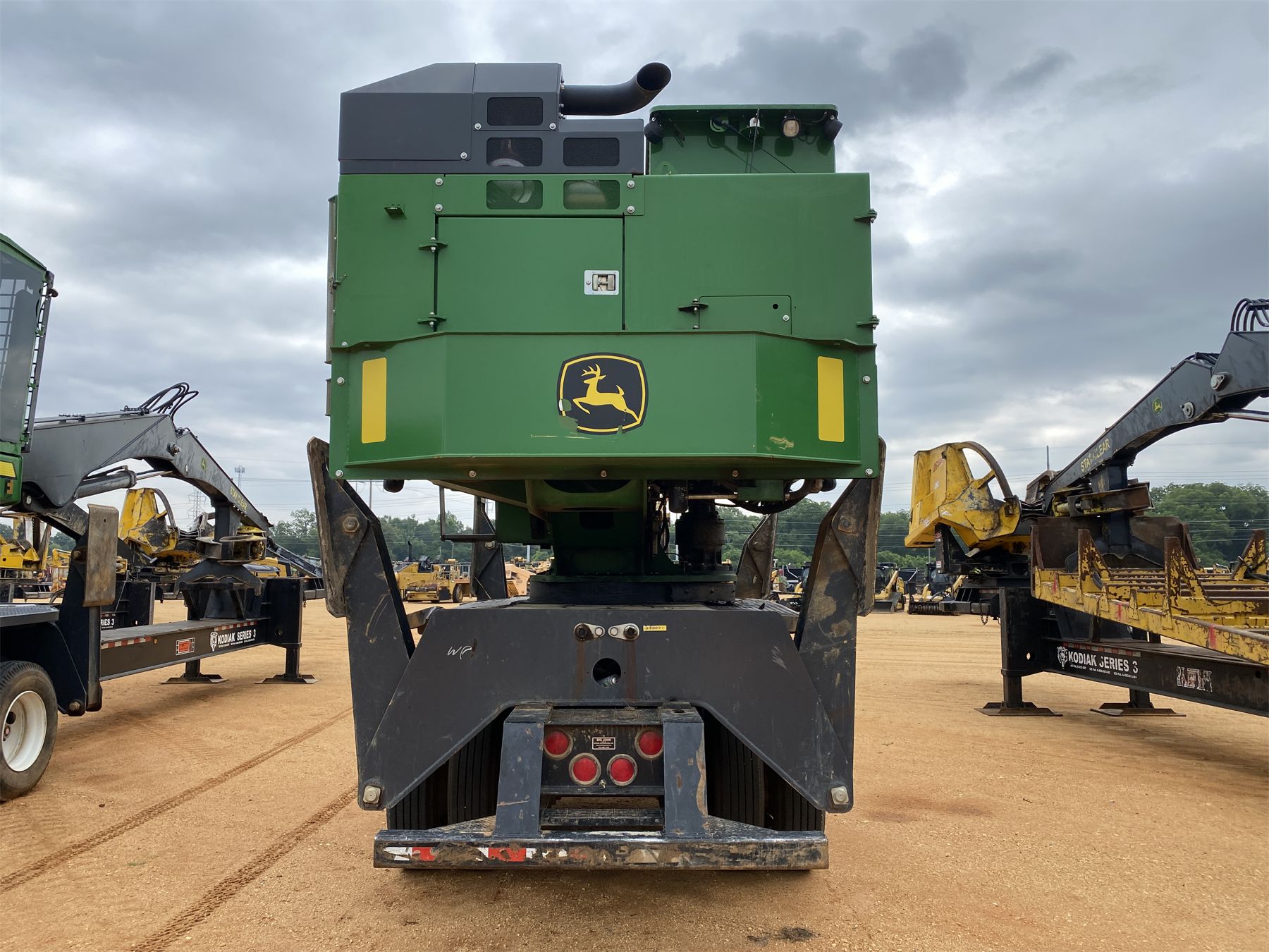 2022 JOHN DEERE 437E Log Loader - J.M. Wood Auction Company, Inc.