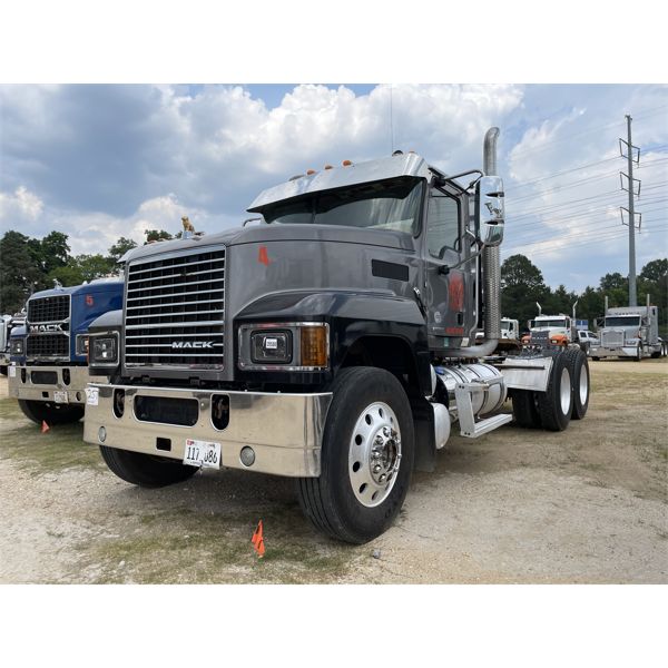 2020 MACK PI64T Day Cab Truck
