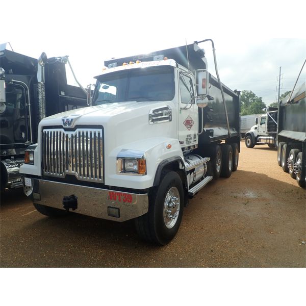 2020 WESTERN STAR 4700SF Dump Truck