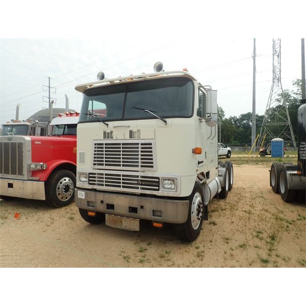 1995 INTERNATIONAL 9600 Sleeper Truck