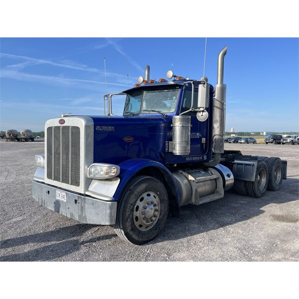 2016 PETERBILT 389 Day Cab Truck