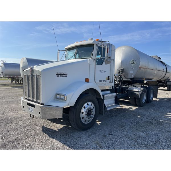 2006 KENWORTH T800 Day Cab Truck