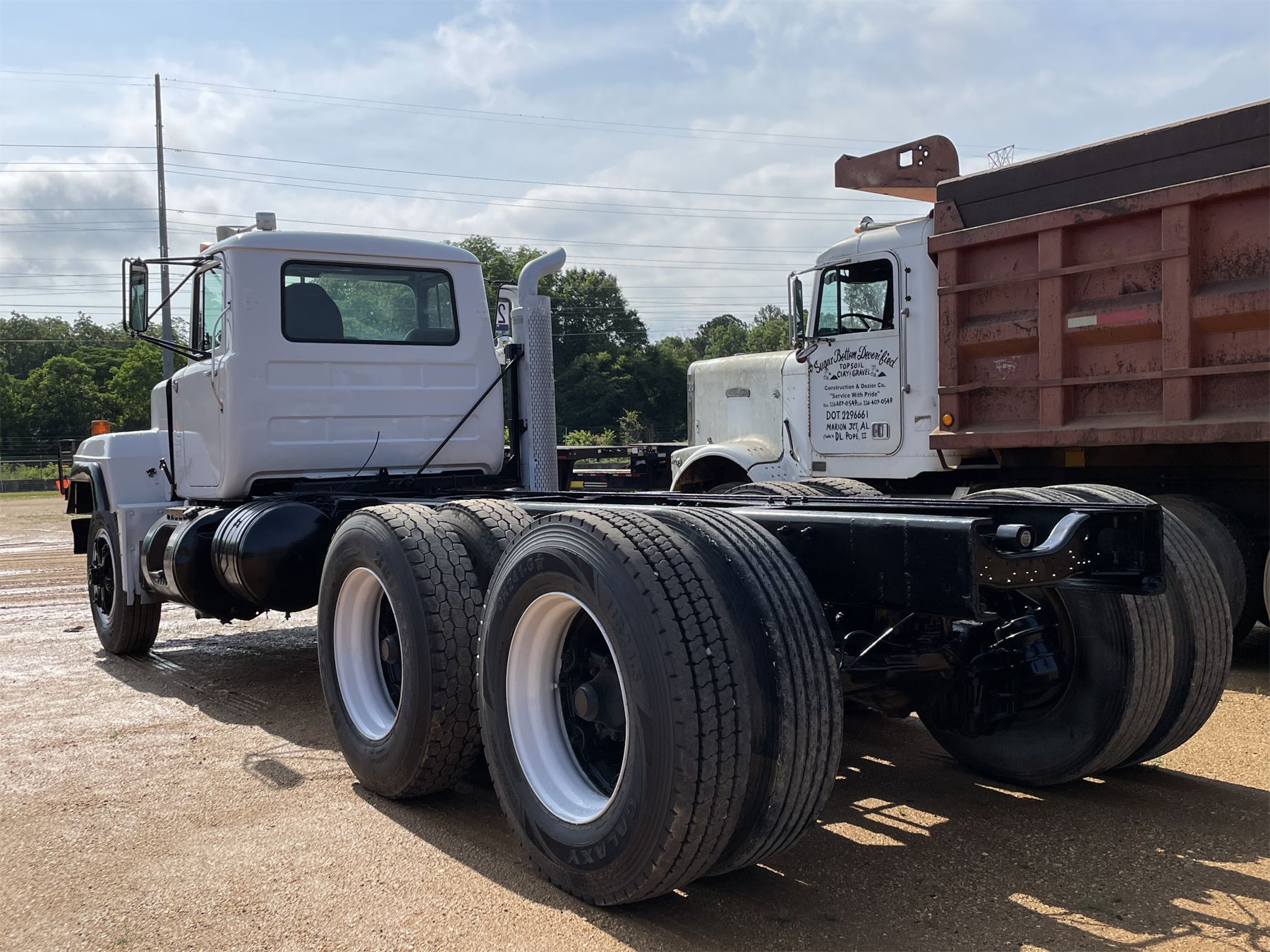 1993 MACK RD690SX Cab and Chassis Truck