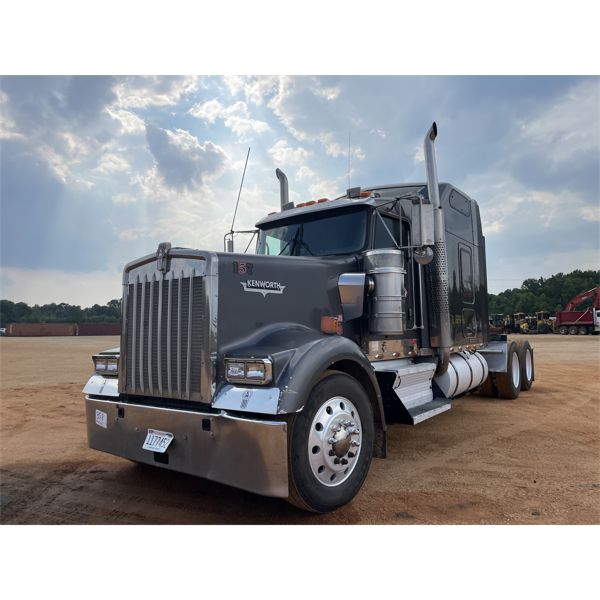 2007 KENWORTH W900L Sleeper Truck