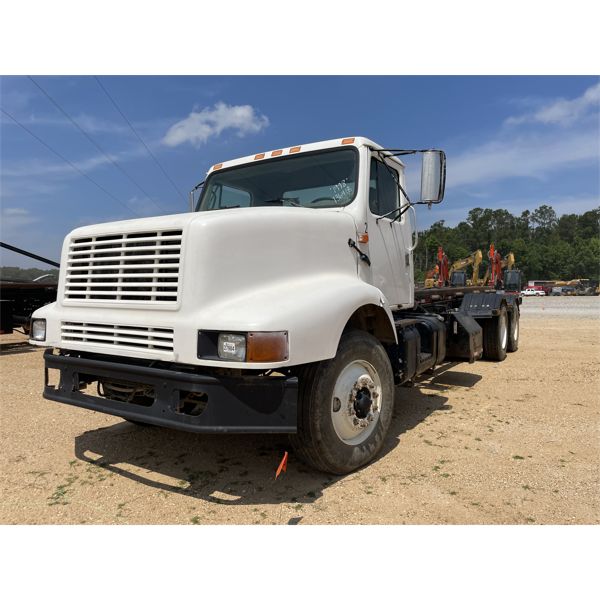 1998 INTERNATIONAL 2674 Roll Off Truck