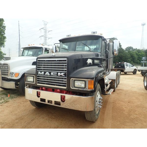 2004 MACK CHU613 Day Cab Truck