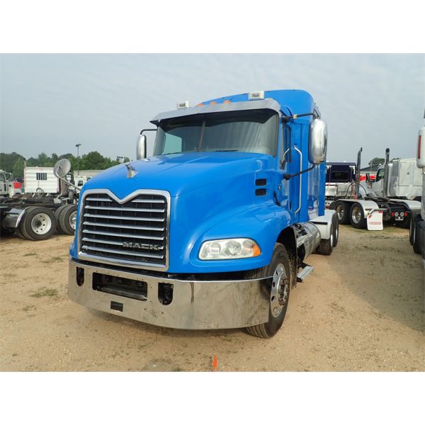 2015 MACK CXU613 Sleeper Truck
