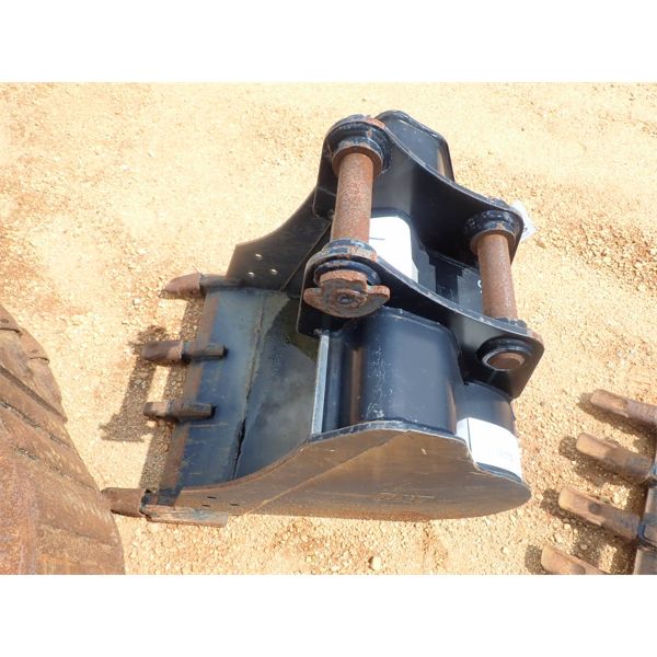 CAT BUCKET, 24" wide, fits excavator (B-4)