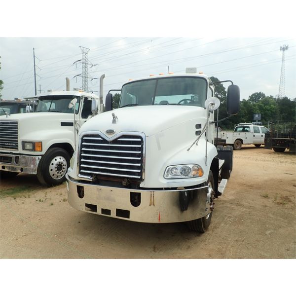 2005 MACK CXU613 Day Cab Truck