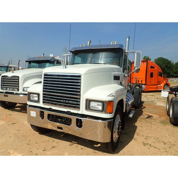 2015 MACK CHU613 Day Cab Truck