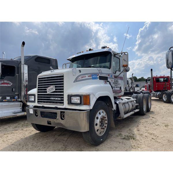 2012 MACK CHU613 Day Cab Truck