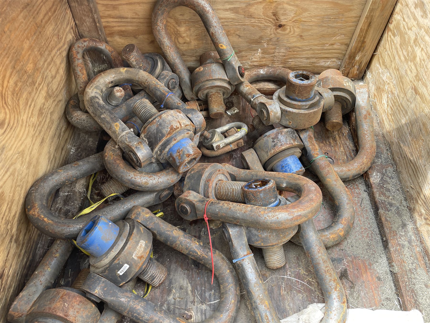 ACTEK M64 SWIVEL HOIST RINGS J.M. Wood Auction Company, Inc.