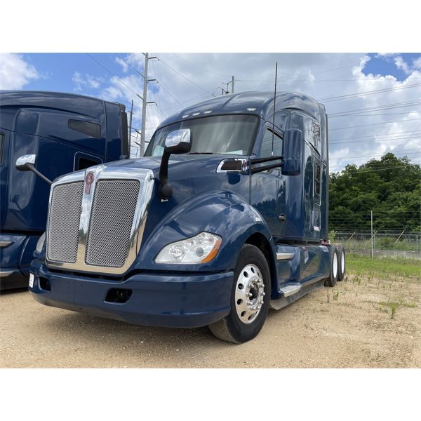 2019 KENWORTH T680 Sleeper Truck