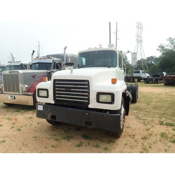 2001 MACK RD688S Day Cab Truck