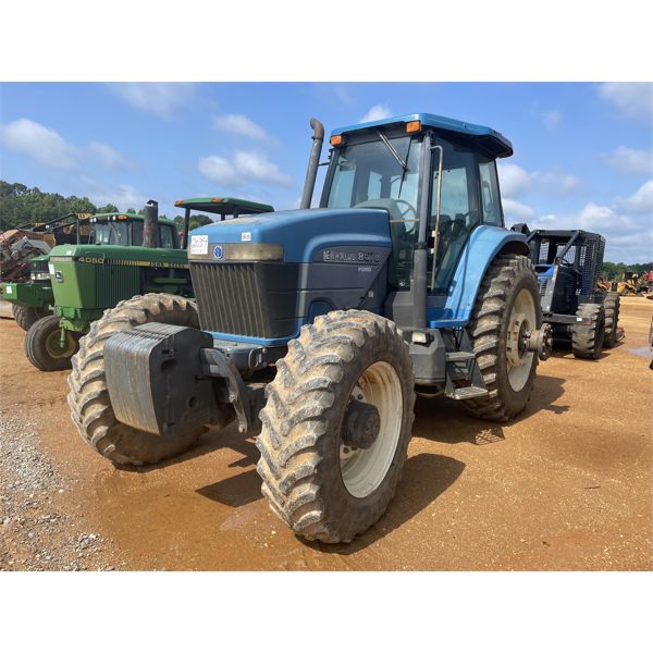 FORD / NEW HOLLAND 8670 Farm Tractor