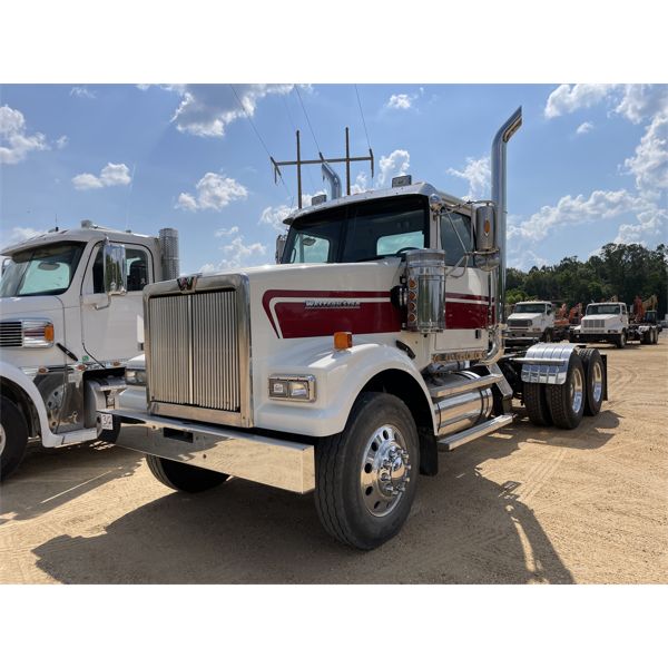 2018 WESTERN STAR 4900SF Day Cab Truck