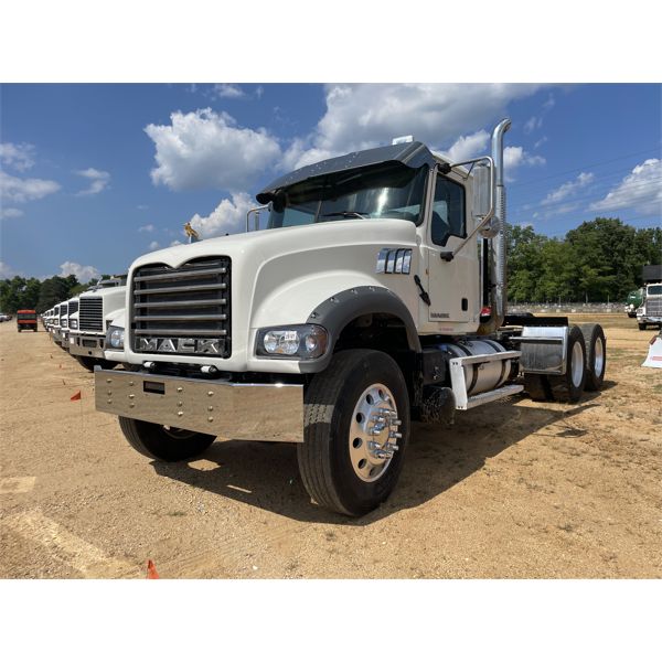 2015 MACK GU713 Day Cab Truck