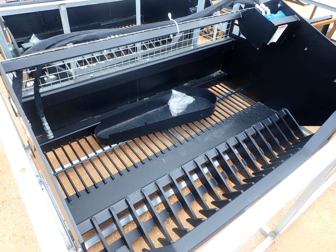 SHAKER/SIFTER BUCKET, S/N 23HKNY327(11), fits skid steer loader (B5