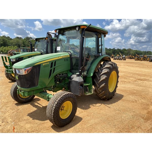 JOHN DEERE 5100M Farm Tractor