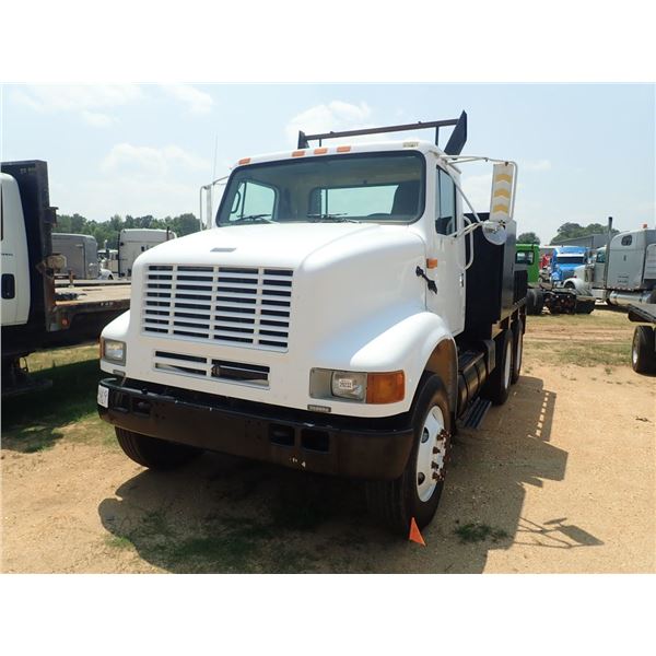 2001 INTERNATIONAL 8100 Flatbed Truck