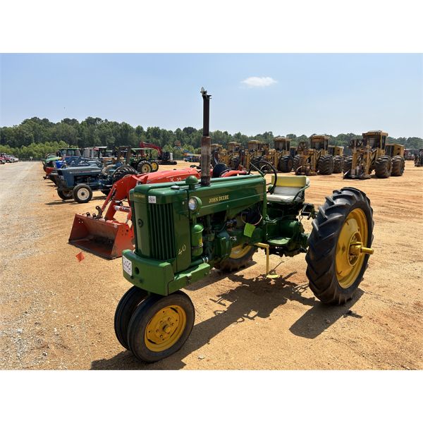 JOHN DEERE 40 Farm Tractor