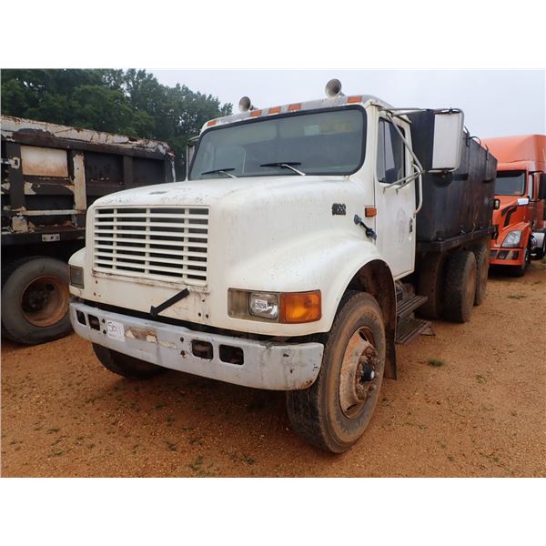 1995 INTERNATIONAL 4900 Water Truck