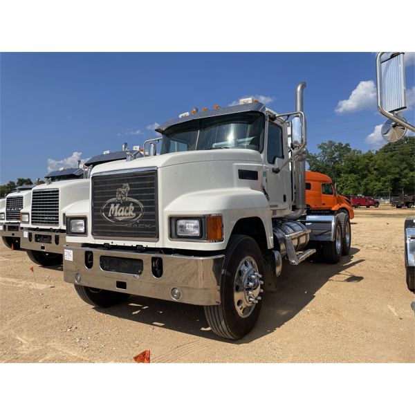 2018 MACK CHU613 Day Cab Truck