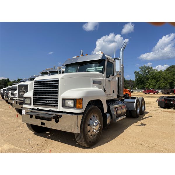 2017 MACK CHU613 Day Cab Truck