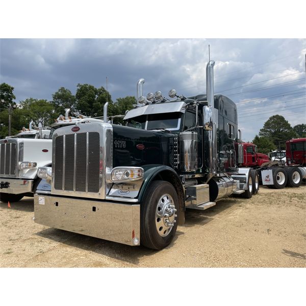 2023 PETERBILT 389 Sleeper Truck