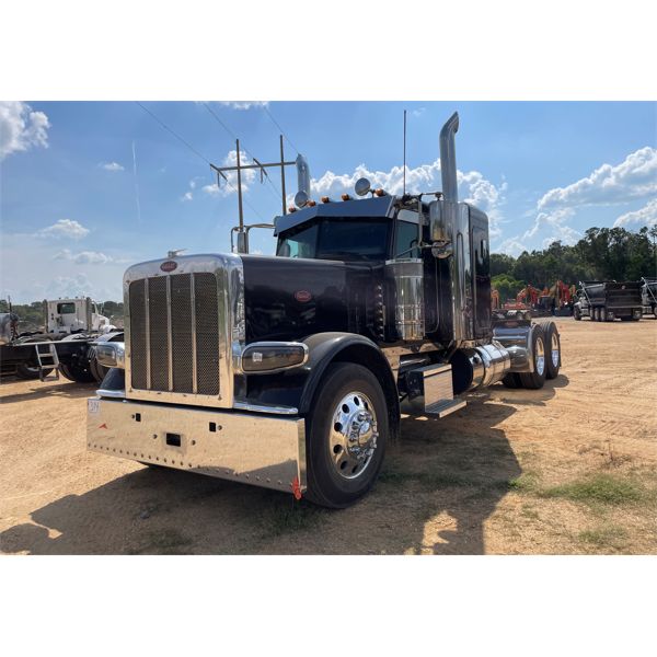 2019 PETERBILT 389 Sleeper Truck