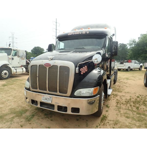 2009 PETERBILT 387 Sleeper Truck