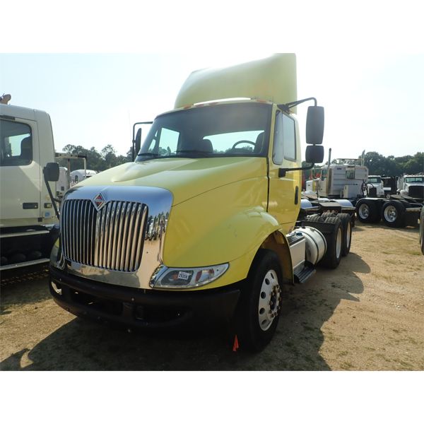 2015 INTERNATIONAL 8600 Day Cab Truck