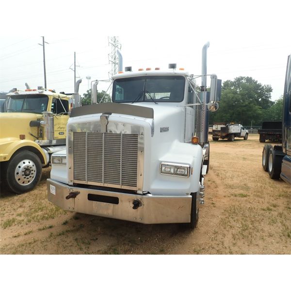 1993 KENWORTH T800 Day Cab Truck