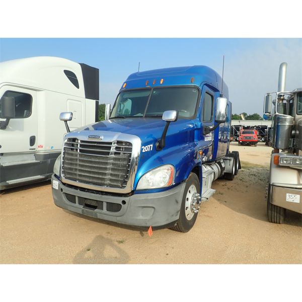 2013 FREIGHTLINER  Sleeper Truck