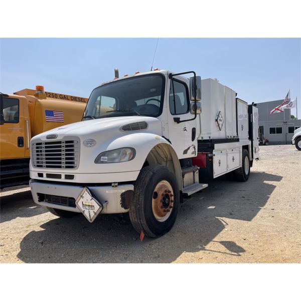 2009 FREIGHTLINER M2 Fuel / Lube Truck