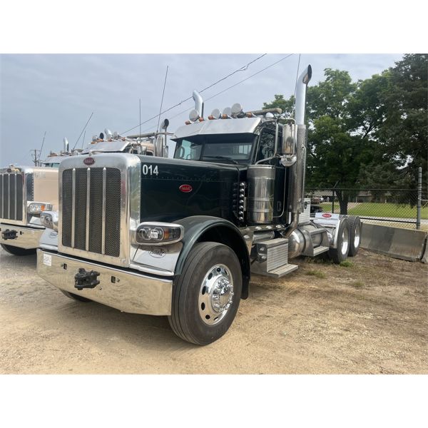 2022 PETERBILT 389 Day Cab Truck